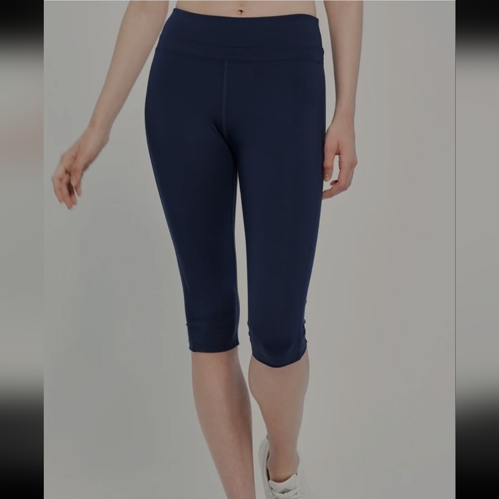 Lija Cross Fit Capri. Dark Navy. Size Small. New.The Cross Fit Capri has a hig